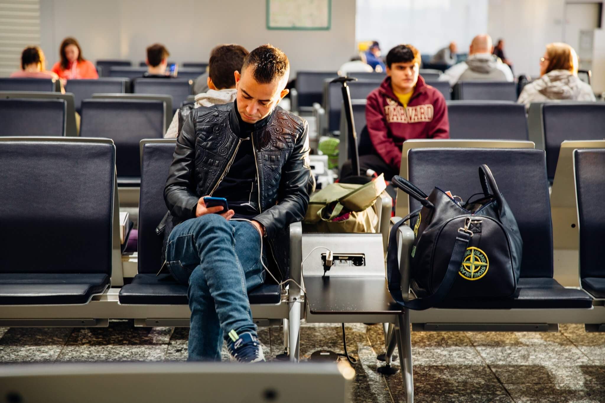 Flughäfen in Europa können teuer sein, je nachdem, ob es ums Parken, das Essen oder das Übernachten geht