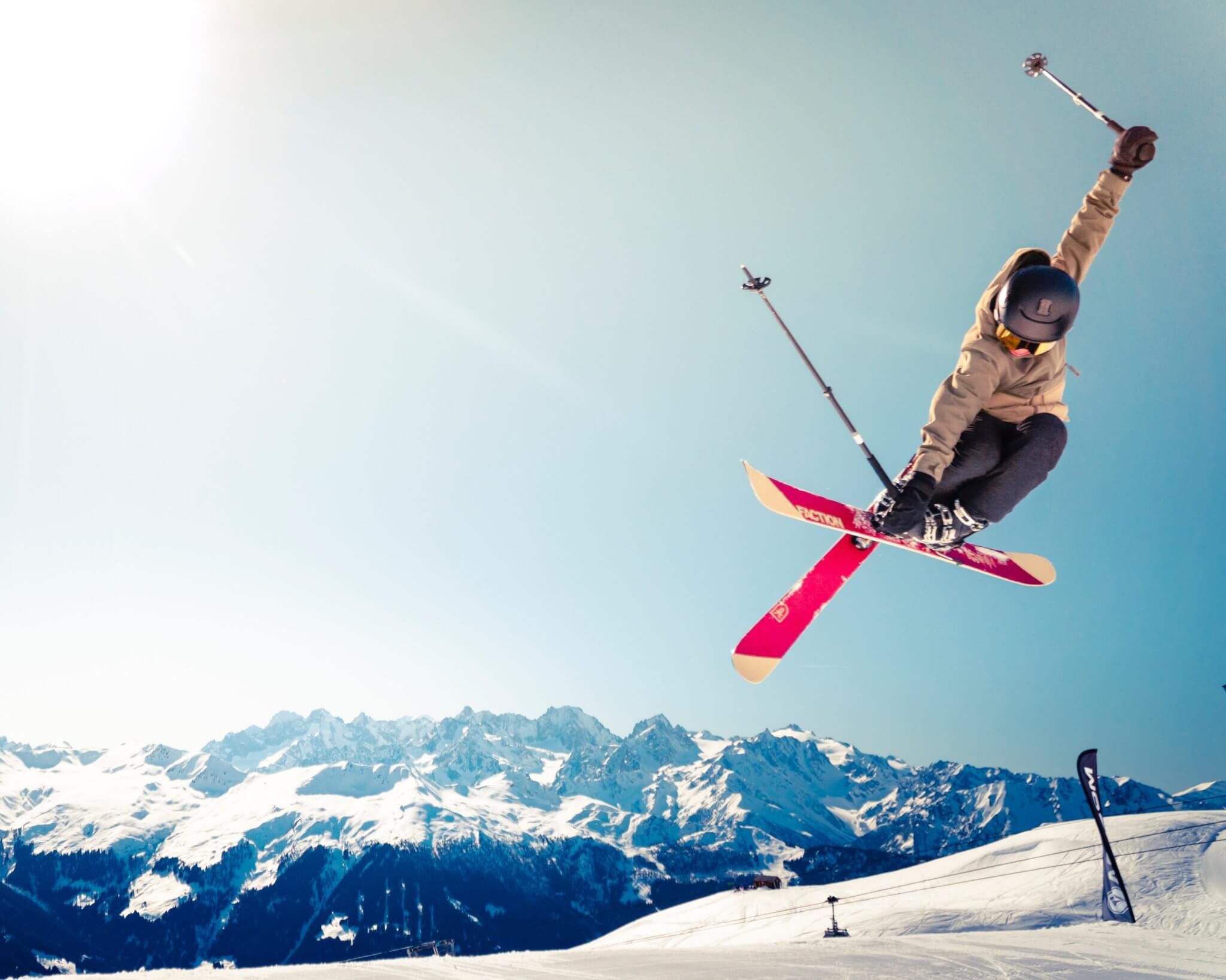 Skifahren und Snowboarden machen besonders dann viel Spaß, wenn man die richtige Ausrüstung dabei hat.