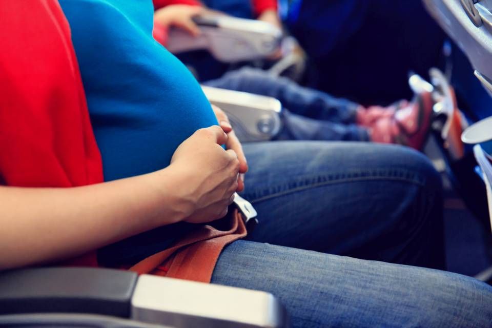 Entspannt Fliegen - Was in der Schwangerschaft oder mit kleinen Kindern zu  beachten ist -  Reiseblog ☀