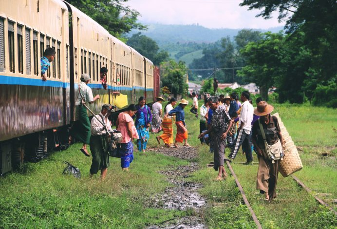 Myanmar mit dem Zug