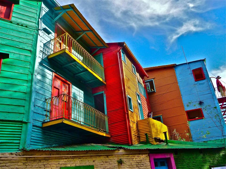 Die farbenfrohen Häuser machen das Viertel La Boca in Buenos Aires weltberühmt