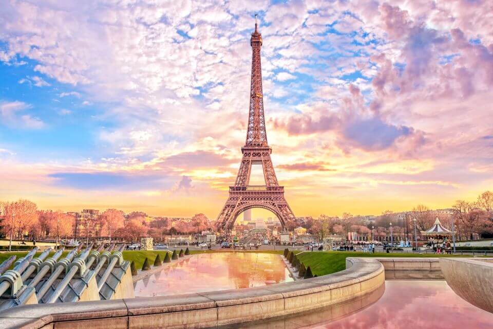 Der Eiffelturm ist Europas drittbeliebteste Sehenswürdigkeit.