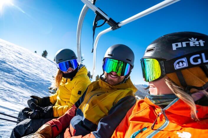 Skifahren und Snowboarden machen am meisten Spaß, wenn man das richtige Equipment hat.